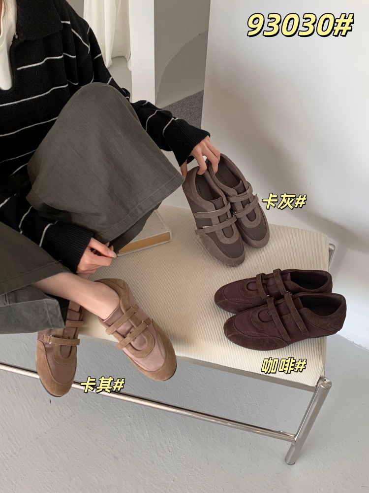 2026 Autumn New Retro Casual Magic Tape Leather Shoes for Women Round Toe Soft Sole Flat Agility Shoes