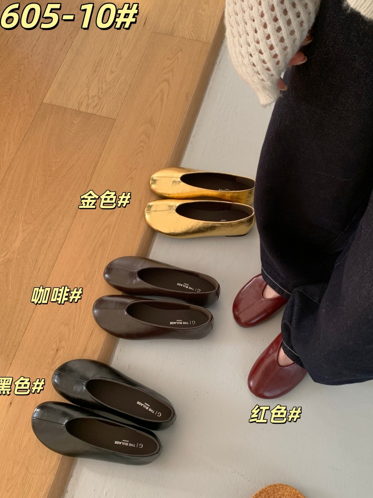 Comfortable Soft Sole Korean Retro Round Toe V-Cut Grandma Shoes Women 2026 New Simple Low Top Flat Shoes